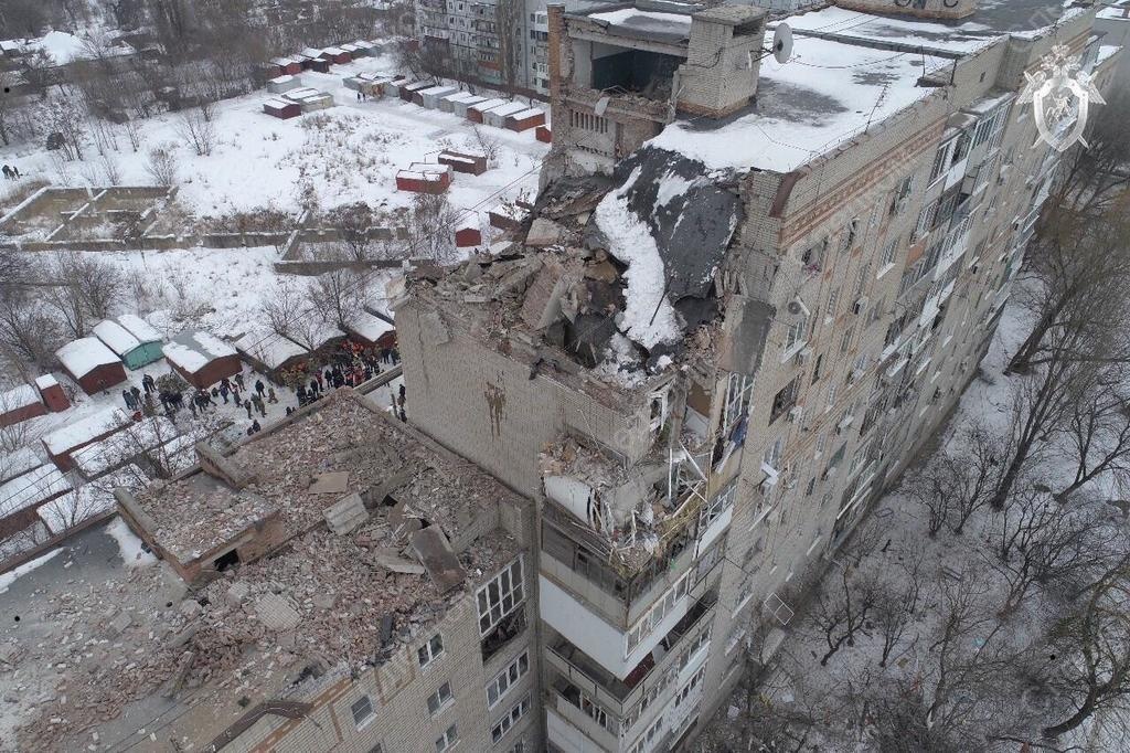 В сети обнародовали шокирующие фото разрушенного взрывом дома в российском городе Шахты - Replyua.net