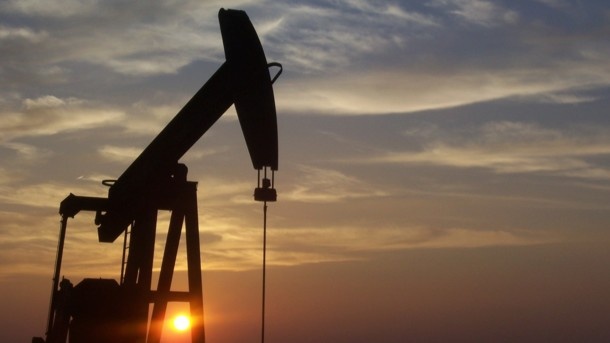 Цена нефти продолжает расти четвертую неделю подряд