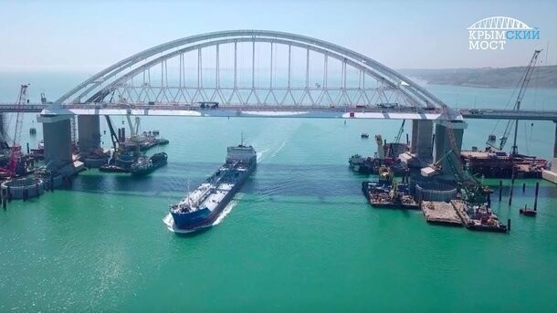 Суда могут оказаться на мели: оккупанты забили тревогу из-за новой проблемы с Керченским мостом Суда могут оказаться на мели: оккупанты забили тревогу из-за новой проблемы с Керченским мостом