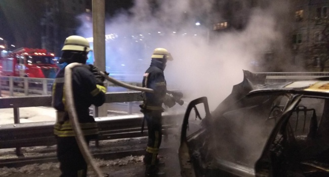 В Новогоднюю ночь в Киеве сгорели два автомобиля