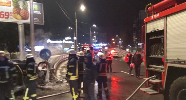 В Новогоднюю ночь в Киеве сгорели два автомобиля