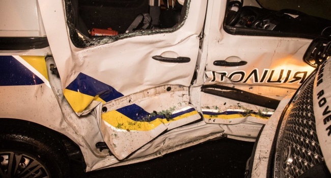 Элитный внедорожник прямо в центре Киева протаранил полицейское авто