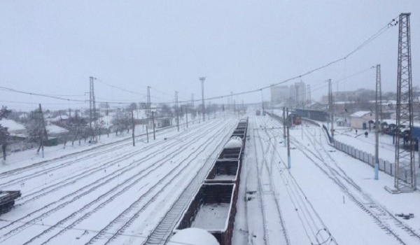 Заметенные снегом рельсы и пустота: в сети указали на плачевные реалии жизни в аннексированном Крыму
