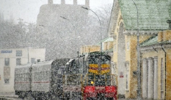 Заметенные снегом рельсы и пустота: в сети указали на плачевные реалии жизни в аннексированном Крыму
