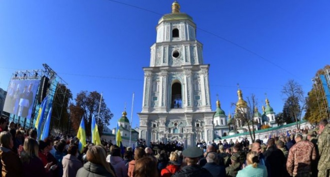 Телеведущая: самым главным является то, что украинский народ оказался способным принять этот Томос Телеведущая: самым главным является то, что украинский народ оказался способным принять этот Томос