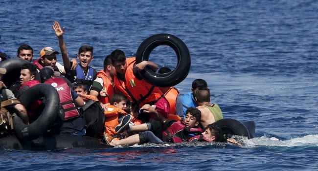 За последний уикенд в Средиземном море были спасены 549 мигрантов