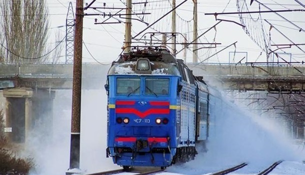 Поезд сбил насмерть женщину в Харьковской области