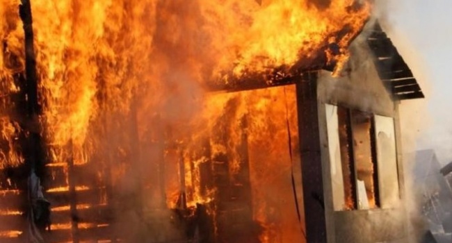 В жутком пожаре на Харьковщине погибли 17-летняя мать и младенец