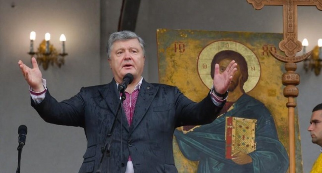Блогер: «Порошенко и агитаторы начинают тур по Украине с Томосом»