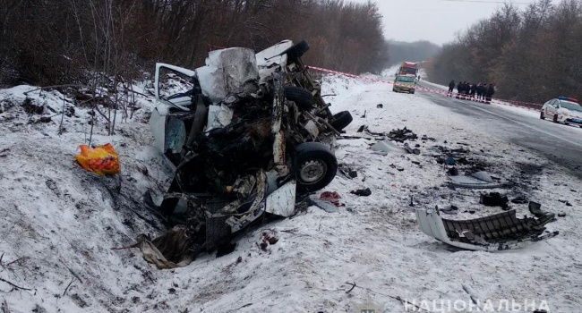 В Черновицкой области столкнулись микроавтобусы: есть погибший 
