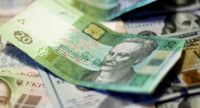 Западные СМИ: доллар в Украине должен стоить в 3 раза дешевле