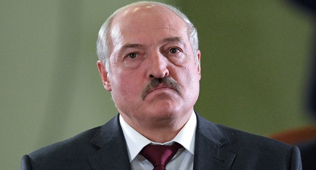 Корреспондент: «Лукашенко одновременно пытается вырваться из российских объятий и сохранить льготные цены на российскую нефть» Корреспондент: «Лукашенко одновременно пытается вырваться из российских объятий и сохранить льготные цены на российскую нефть»