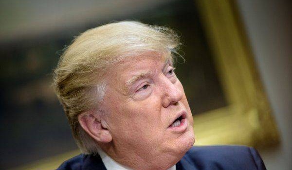 Трамп заявил о введении чрезвычайного положения в США Трамп заявил о введении чрезвычайного положения в США