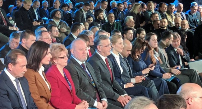 Эксперт: вместо новых лиц у Гриценко увидели «Нашу Украину!» образца 2006 года Эксперт: вместо новых лиц у Гриценко увидели «Нашу Украину!» образца 2006 года