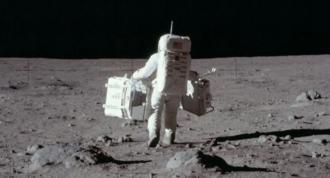 НАСА показало уникальные снимки американских астронавтов