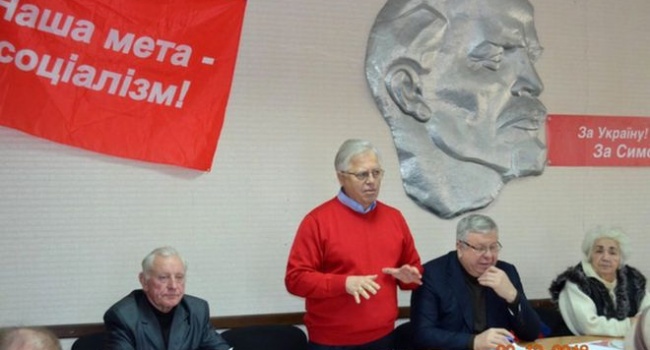 Задача Симоненко – показать украинцам, что законы в Украине ничего не стоят и на них можно наплевать, – нардеп Задача Симоненко – показать украинцам, что законы в Украине ничего не стоят и на них можно наплевать, – нардеп