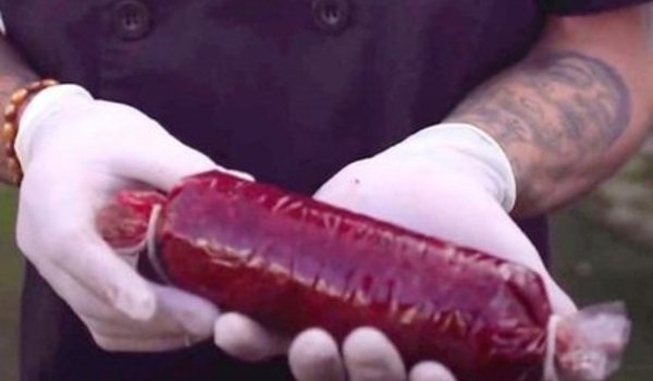 В Испании людей кормят колбасой из их собственной крови В Испании людей кормят колбасой из их собственной крови