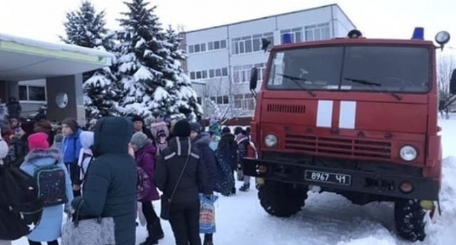 Сразу в двух школах Харькова произошло ЧП