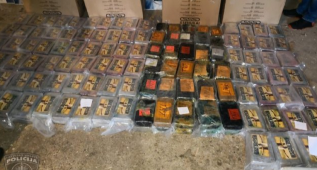 В Латвии полиция изъяла 2 тонны кокаина, которые  "ехали" из Эквадора в коробках из-под  бананов 