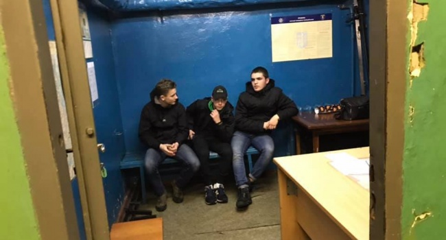 В Киеве дети зверски избили мужчину В Киеве дети зверски избили мужчину