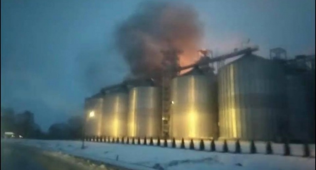 Под Львовом горел завод по производству растительного масла. Фото и видео с места ЧП