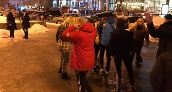 "Детишек", которые жестко избили мужчину в Киеве, заставили публично извиняться