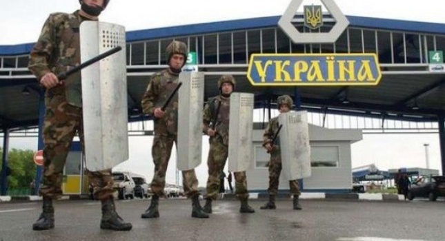 Полиция задержала двух украинцев, организовавших канал переправы мигрантов через границу
