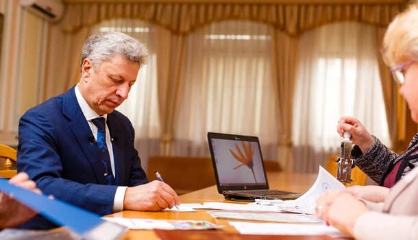  Юрий Бойко подал документы в ЦИК для участия в выборах 