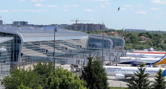 Садовый похвастался тем, что построил аэропорт во Львове к Евро-2012 за государственные деньги