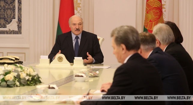 Александр Лукашенко заявил, что «белорус - это русский со знаком качества», отметив, что эти два народа невозможно столкнуть лбами Александр Лукашенко заявил, что «белорус - это русский со знаком качества», отметив, что эти два народа невозможно столкнуть лбами