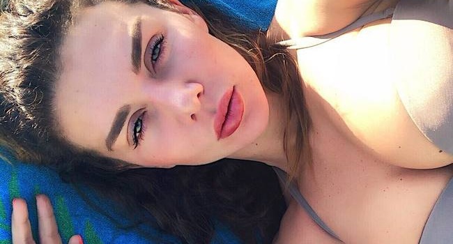 «Вы очень сексуальная женщина»: Анна Седокова опубликовала в сети откровенный пост, во всей красе продемонстрировав большую грудь 