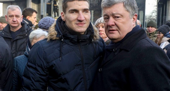 Ветеран АТО: не по себе становится, если представить на месте Порошенко Зеленского, сравнившего мою страну с проституткой Ветеран АТО: не по себе становится, если представить на месте Порошенко Зеленского, сравнившего мою страну с проституткой