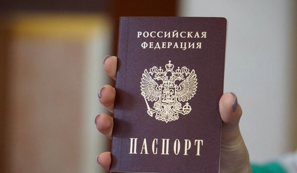 Агенты Кремля агитируют жителей Донбасса получать российские паспорта 