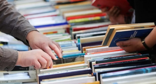 В Киеве предпринимателя оштрафовали за нелегальное распространение книг с РФ