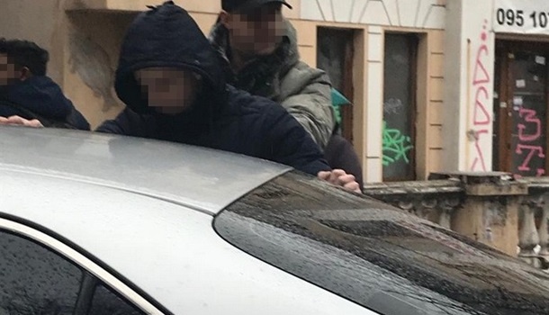 Двух сотрудников СБУ задержали на взятке в Запорожье