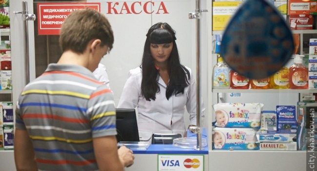 В Харькове изнасиловали девушку-провизора прямо в аптеке