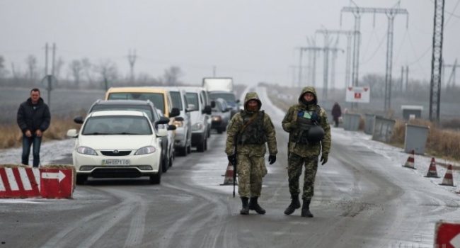 На Донбассе, где идут боевые действия, в два раза уменьшилось количество блокпостов