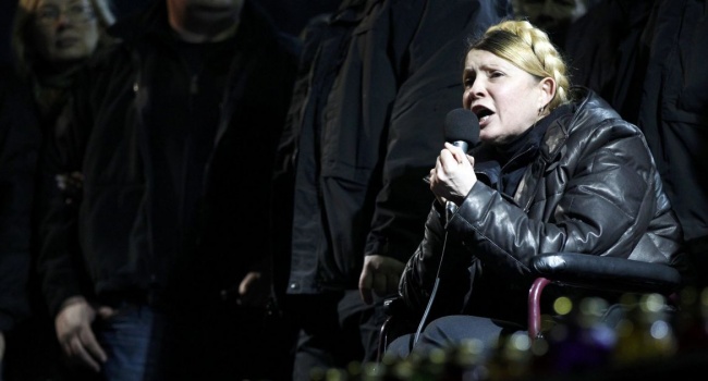 Блогер: Тимошенко ставит перед собой задачу – узурпировать власть, как Янукович, Майдан для нее пустой звук