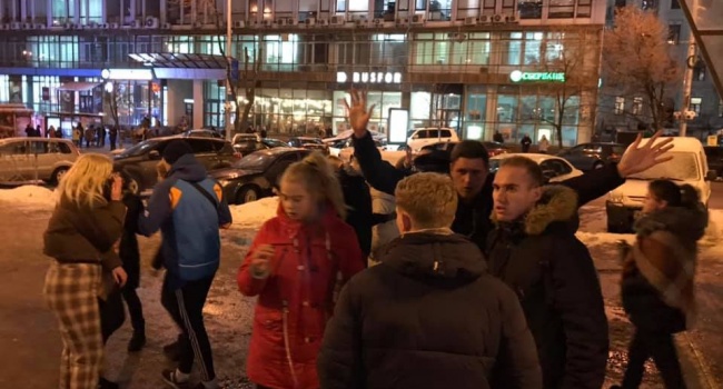 В Киеве дети зверски избили мужчину В Киеве дети зверски избили мужчину