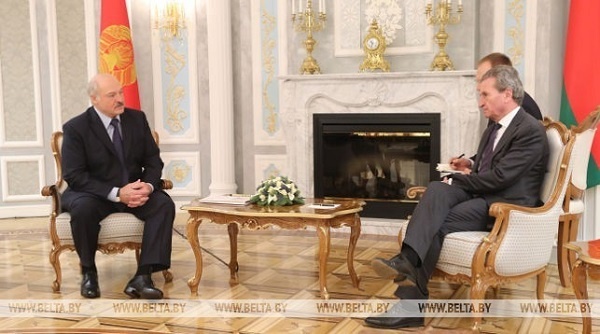 СМИ: Лукашенко после встречи с Путиным начал заигрывать с ЕС