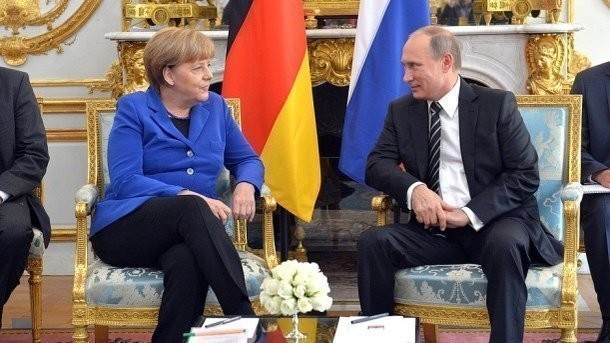 Журналист из Германии: Меркель в большей степени «помогает», чем противостоит агрессии Путина 