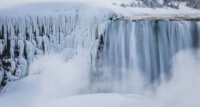 Ниагарский водопад полностью замерз из-за аномальных морозов