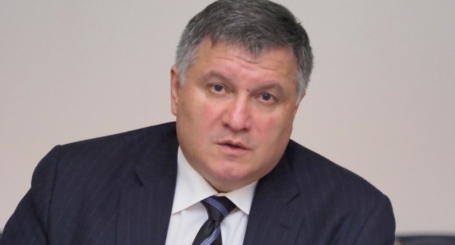 Аваков заявил, что он "не в кармане" у Тимошенко