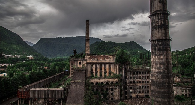 В сети показали уникальный город-призрак в Абхазии