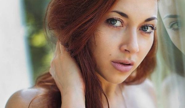 Все лицо в шрамах: популярная российская певица жестко поплатилась за «уколы красоты» 
