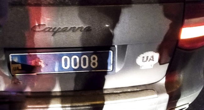В Киеве Porsche с мигалкой убегая от полиции протаранил Suzuki В Киеве Porsche с мигалкой убегая от полиции протаранил Suzuki