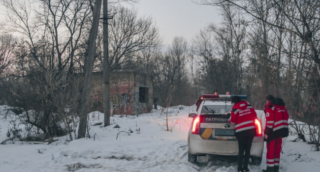 В Киеве парень повесился на розовой веревке, оставив предсмертную записку девушке