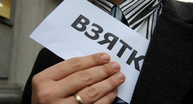Офицер Нацгвардии пойман на взятке в 500 долларов Офицер Нацгвардии пойман на взятке в 500 долларов