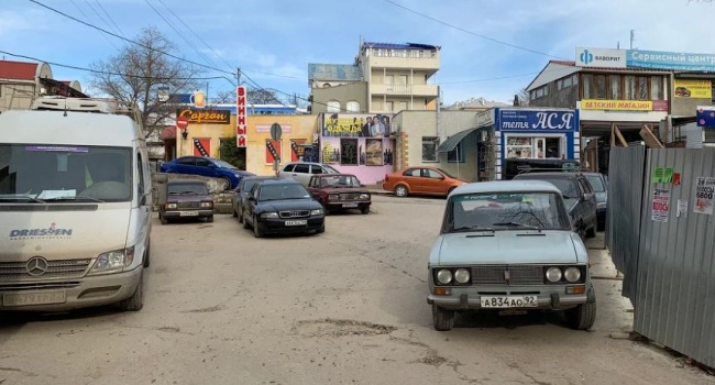 «Россия пока туда не добралась»: блогер показал самый ужасный район Севастополя