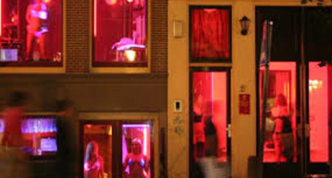 Власти Амстердама проведут реформу «квартала Красных фонарей»